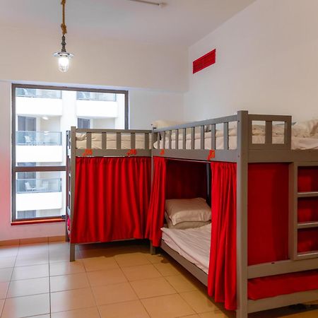 Lunar Hostel - Jbr Дубай Екстер'єр фото